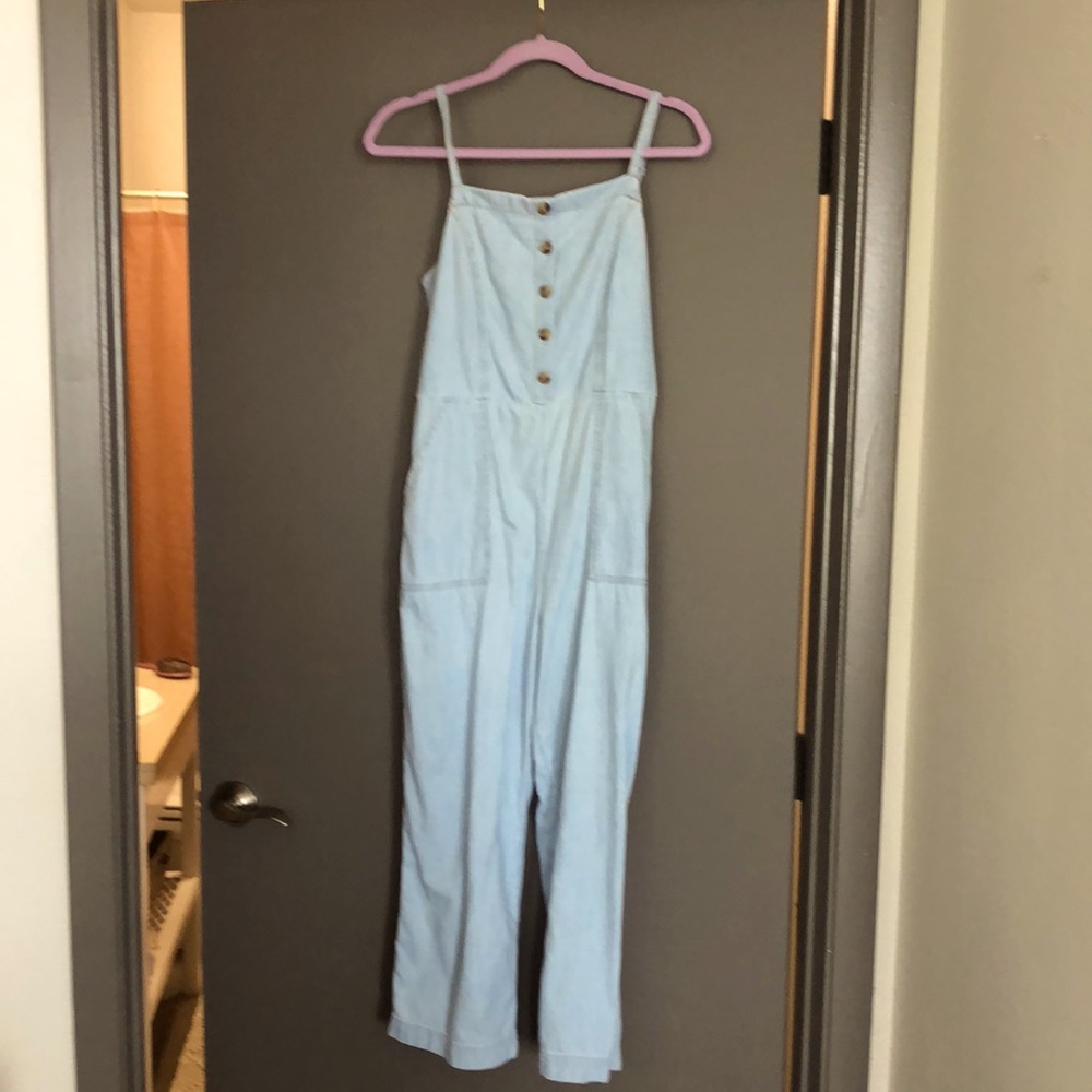 Old Navy chambray jumpsuit, sz med. front pockets, lightweight great for summer.